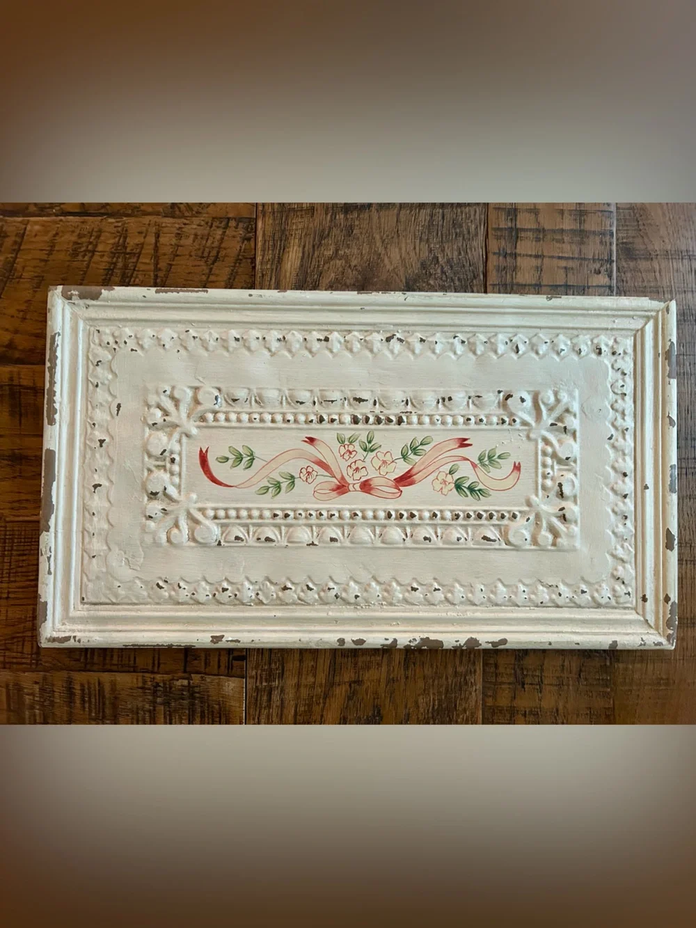 Vintage-Style Cream Decorative Wall Plaque with Painted Floral Ribbon